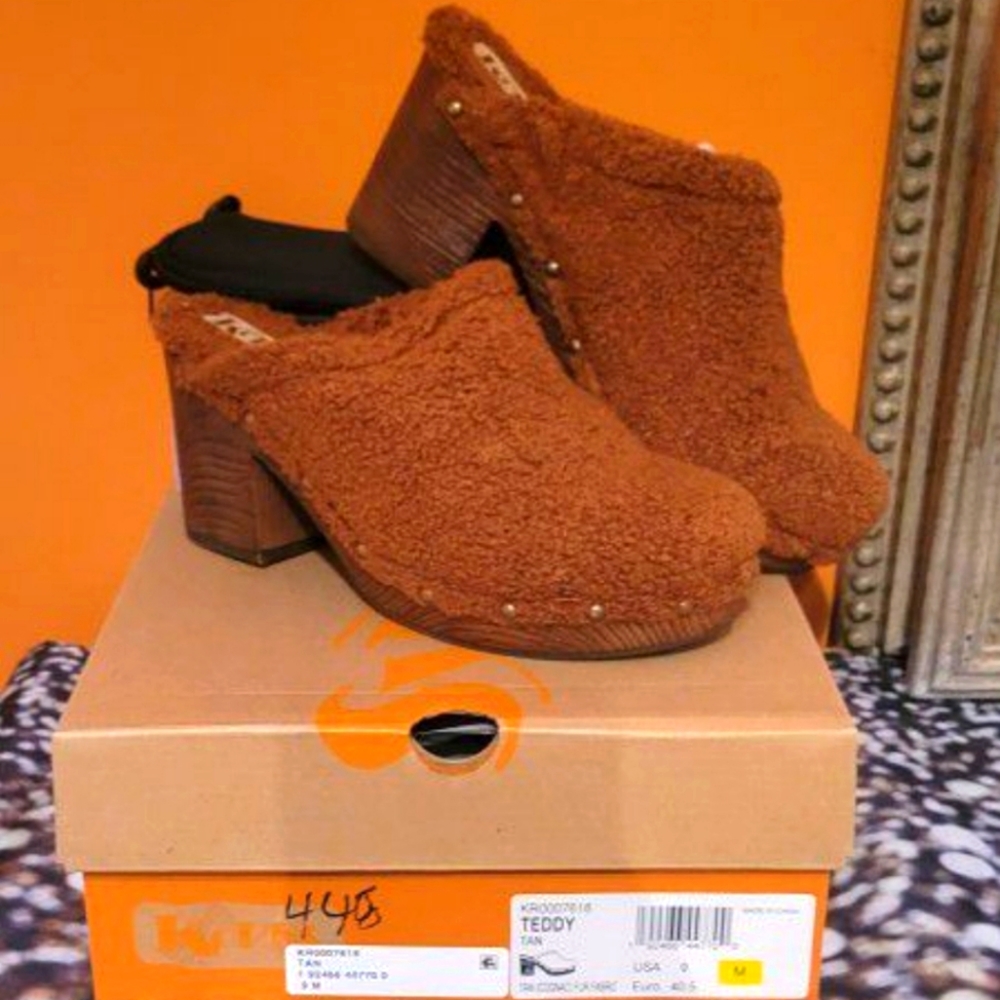 Adorable Sherpa Comfy Clogs